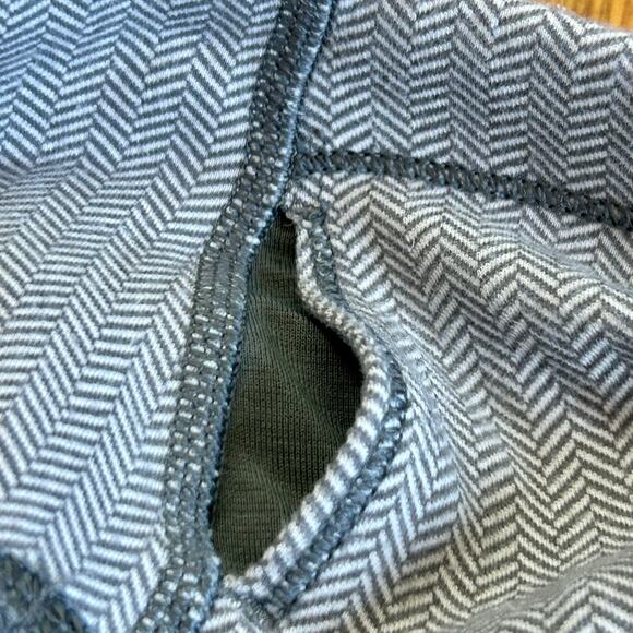 Lululemon 3/4 Length Leggings Size 4 Gray Chevron Herringbone Leggins - Picture 6 of 14